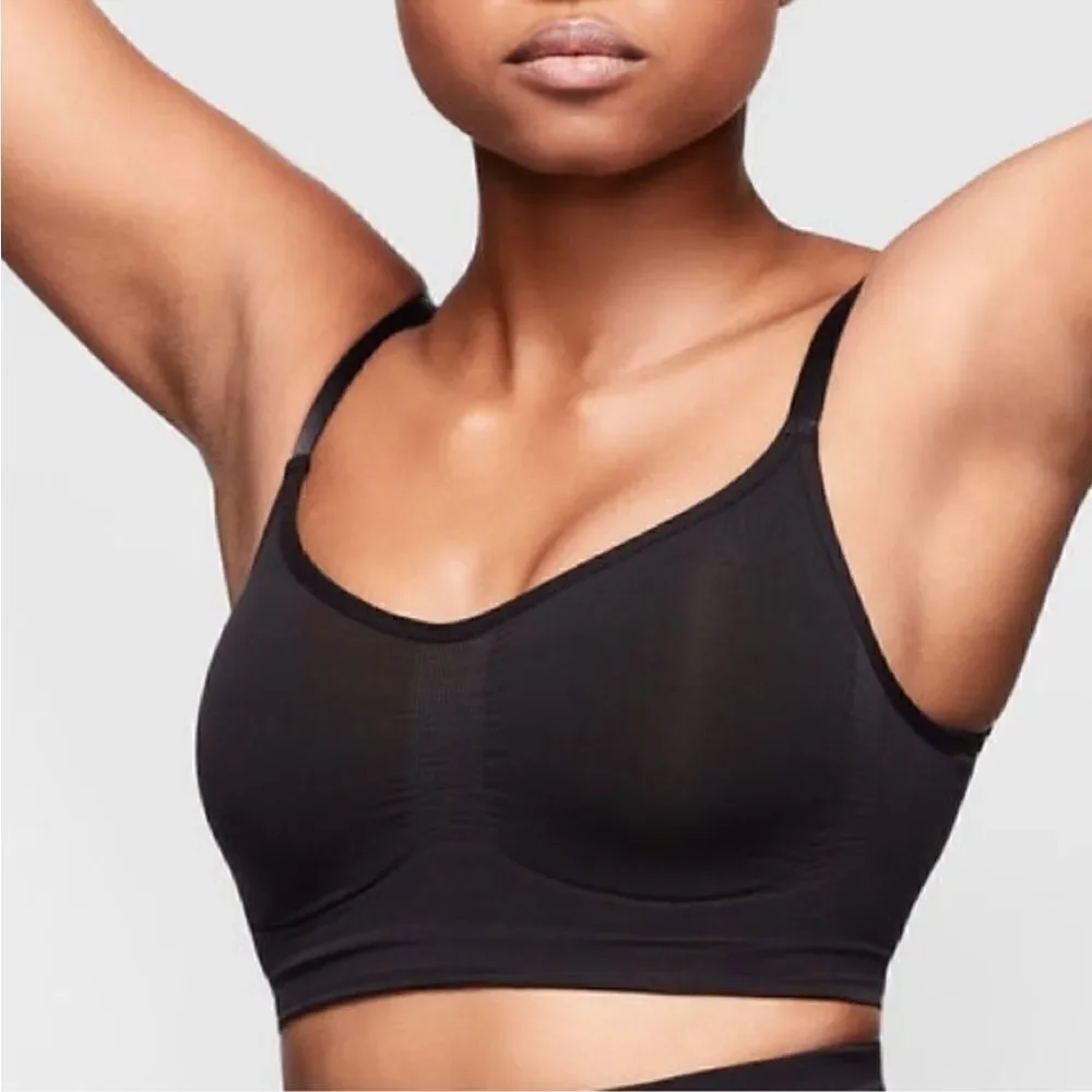 NWT Skims seamless Sculpt Bralette Small